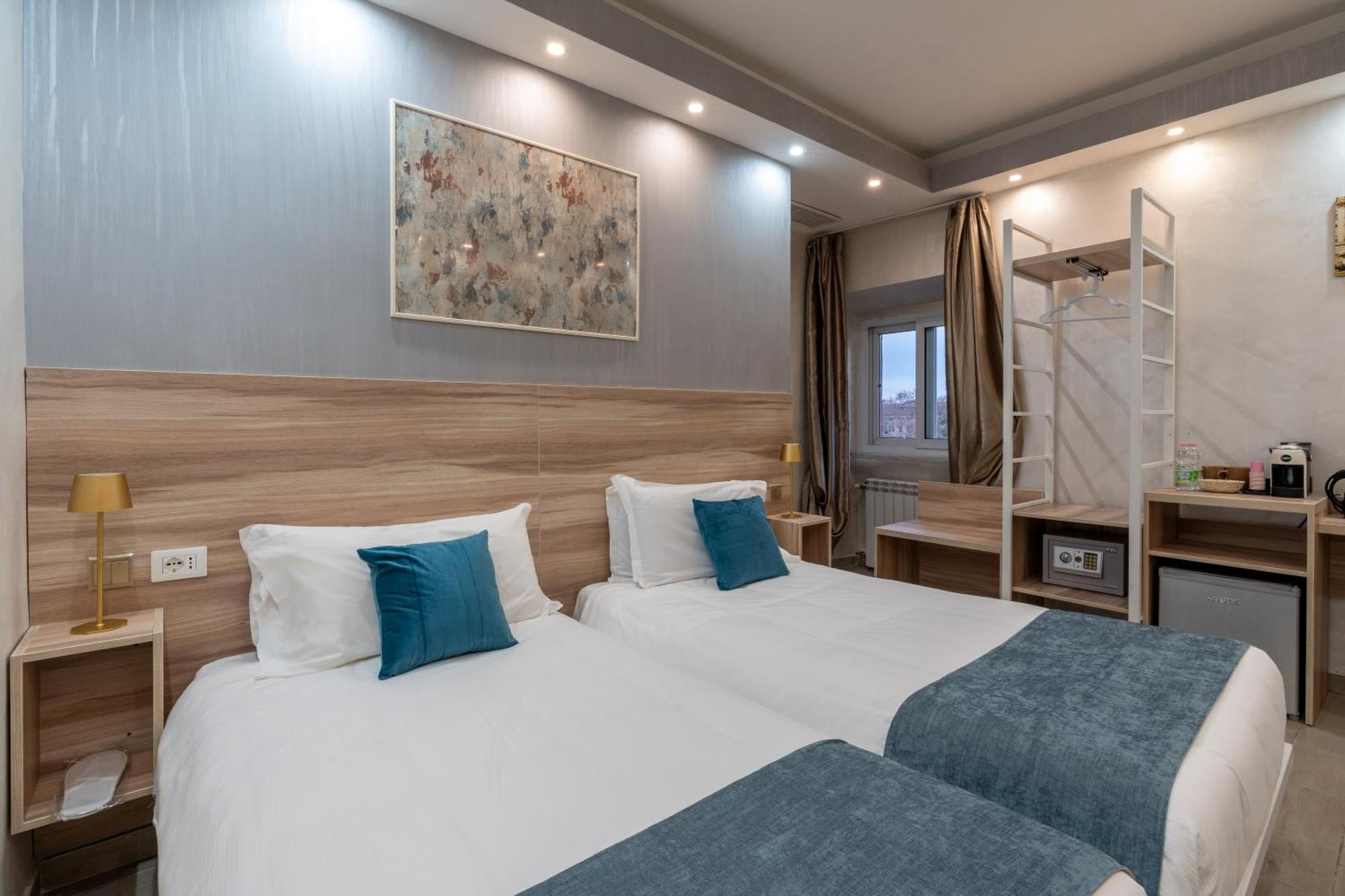 Leone D'Oro Guesthouse - Close To Piazza Vittorio Рим Экстерьер фото