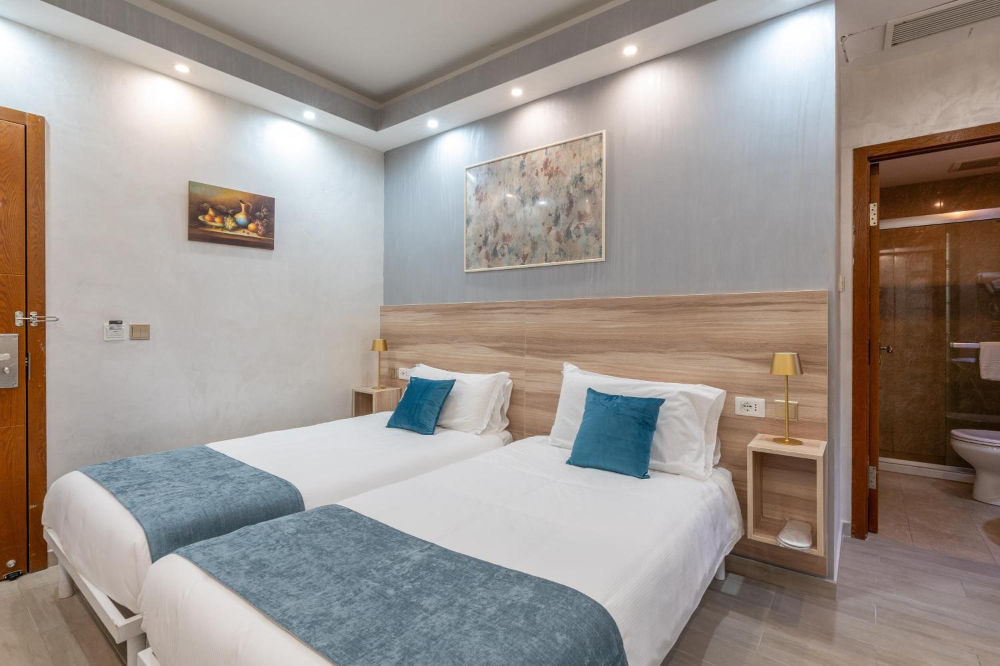 Leone D'Oro Guesthouse - Close To Piazza Vittorio Рим Экстерьер фото