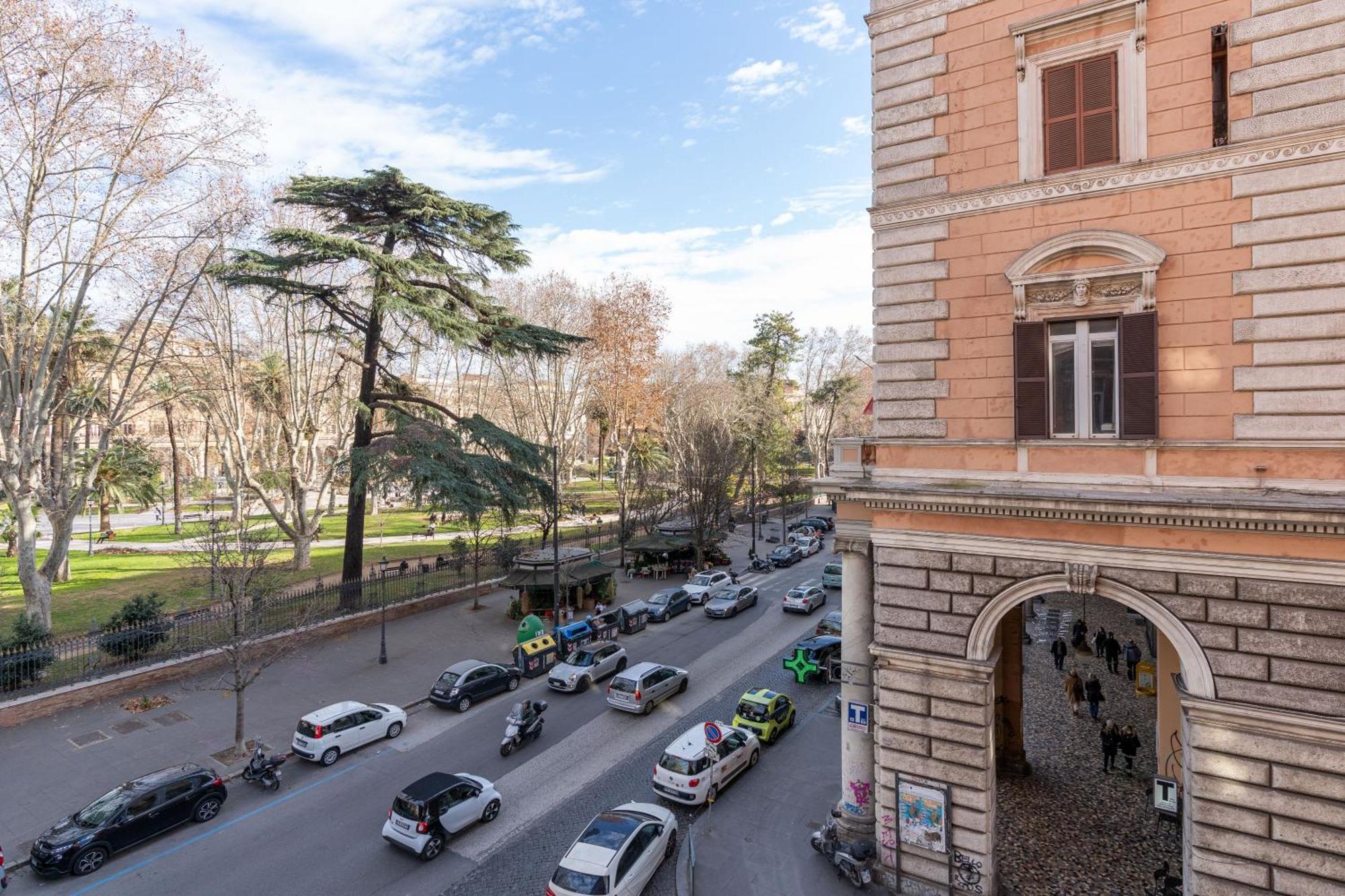 Leone D'Oro Guesthouse - Close To Piazza Vittorio Рим Экстерьер фото