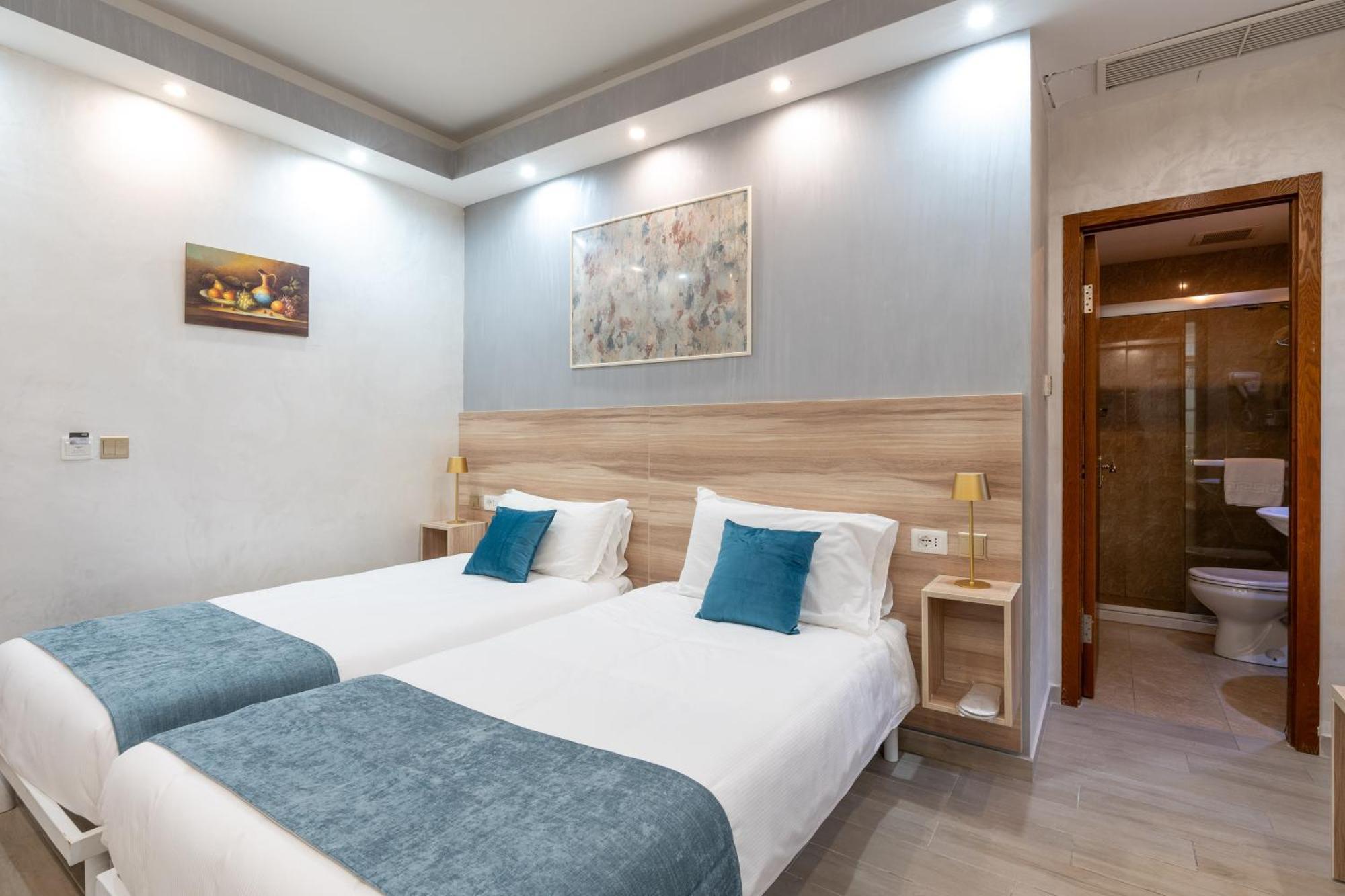Leone D'Oro Guesthouse - Close To Piazza Vittorio Рим Экстерьер фото