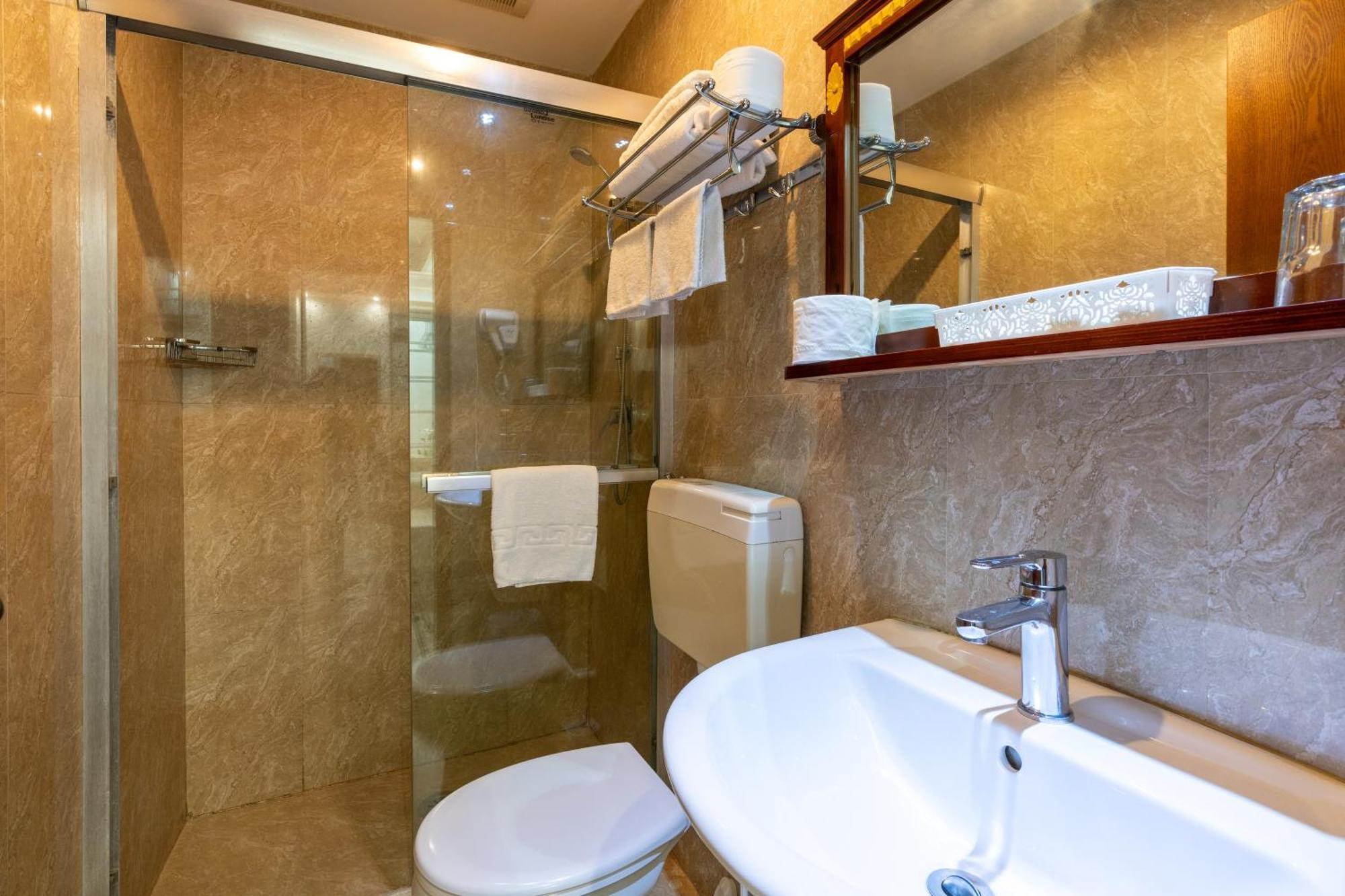 Leone D'Oro Guesthouse - Close To Piazza Vittorio Рим Экстерьер фото