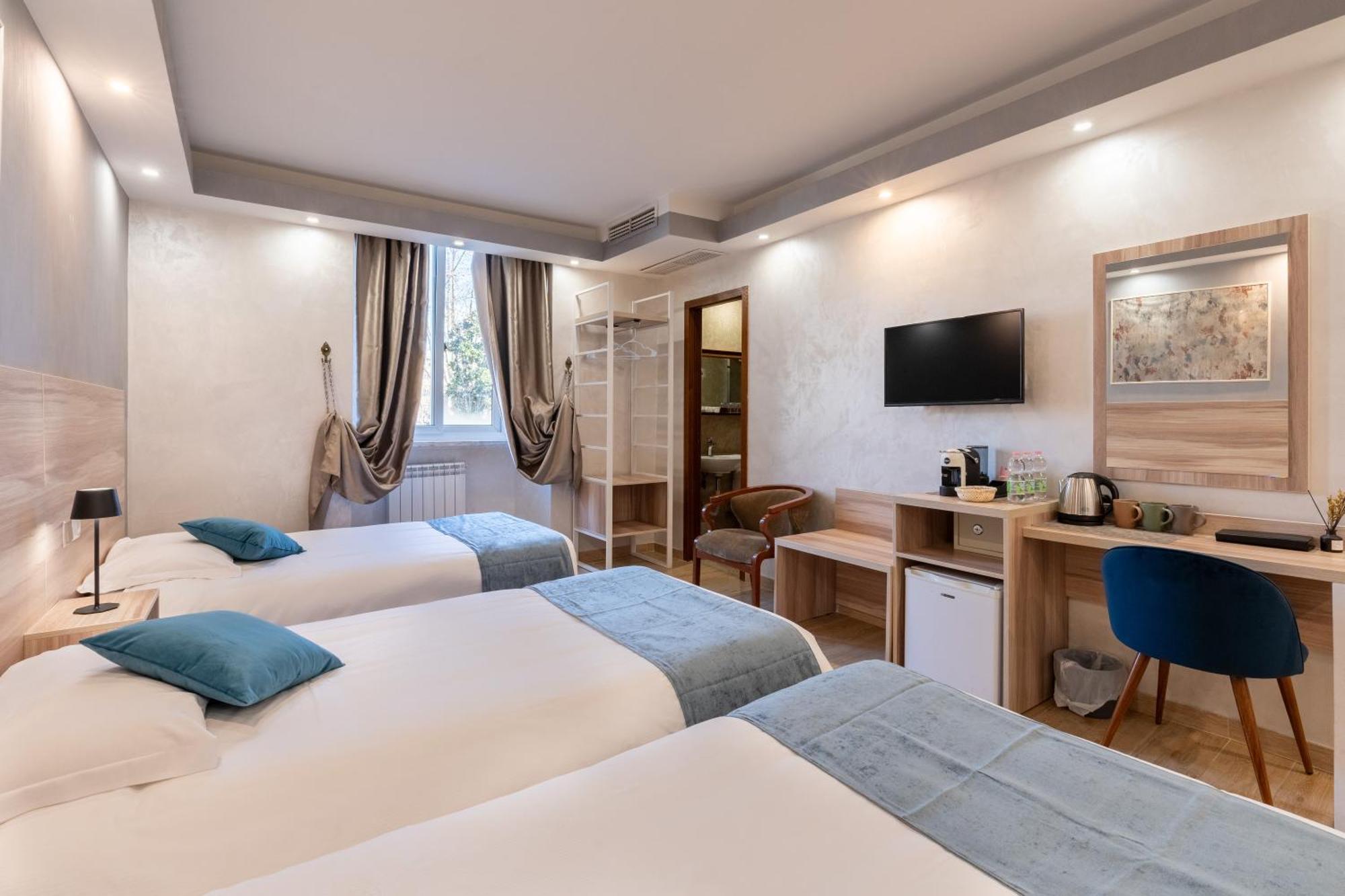Leone D'Oro Guesthouse - Close To Piazza Vittorio Рим Экстерьер фото