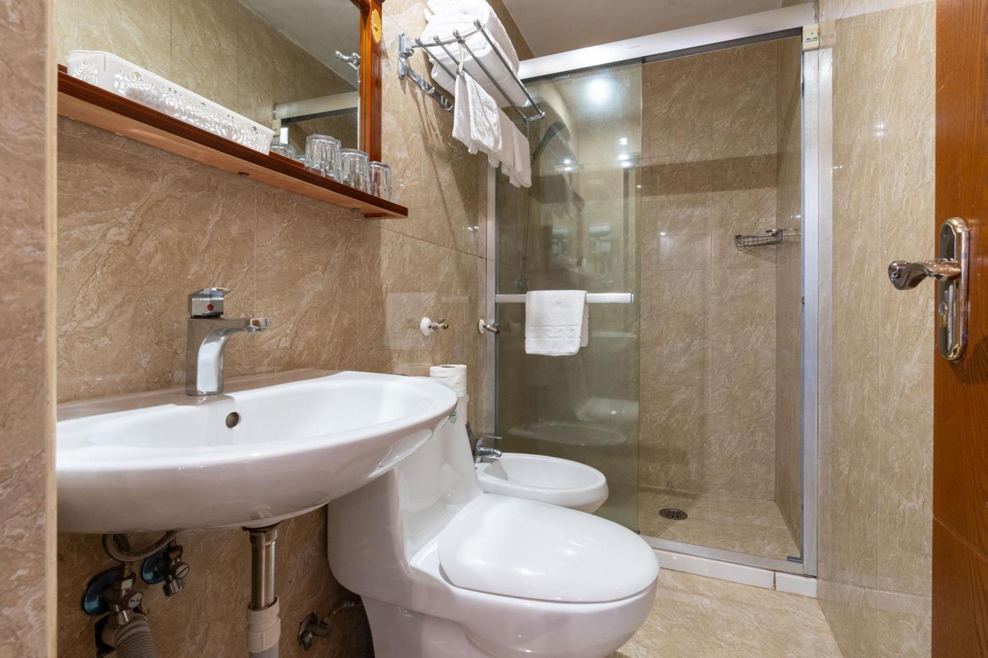Leone D'Oro Guesthouse - Close To Piazza Vittorio Рим Экстерьер фото