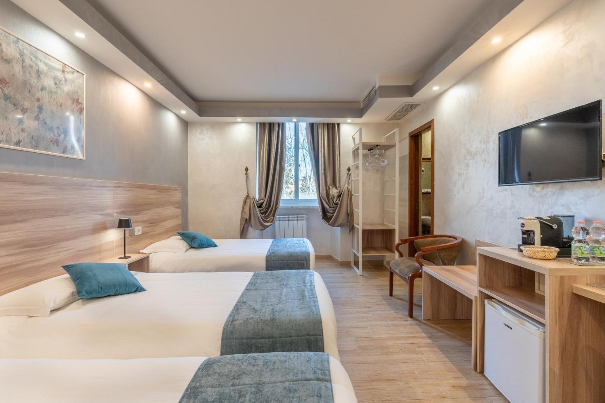 Leone D'Oro Guesthouse - Close To Piazza Vittorio Рим Экстерьер фото